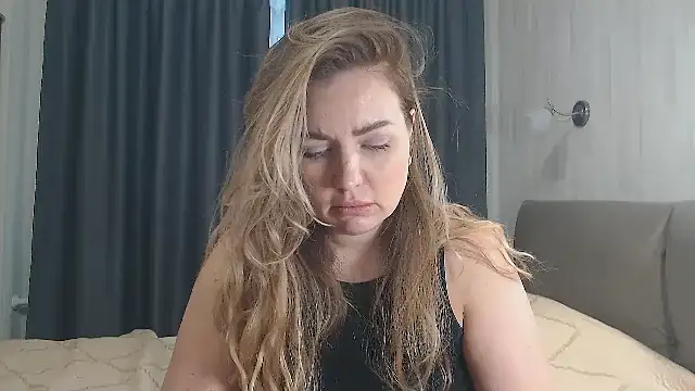 Snapshot of xxkristinaxx chatting on 11.12.25 xxkristinaxx online show from 11.12.25