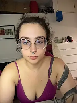 Snapshot of ladyturtle chatting on 07.18.26 ladyturtle online show from 07.18.26