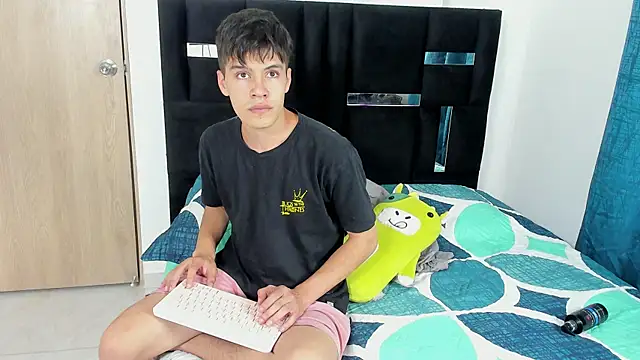 Snapshot of Dimitrixxx__ chatting on 09.26.25 Dimitrixxx online show from 09.26.25