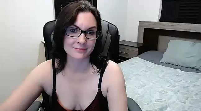 Snapshot of DesreRose chatting on 12.10.24 DesreRose online show from 12.10.24