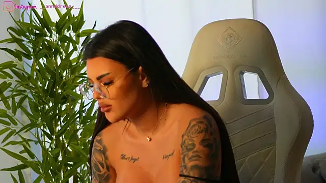 Snapshot of perfectt33n chatting on 02.14.25 perfectt33n online show from 02.14.25