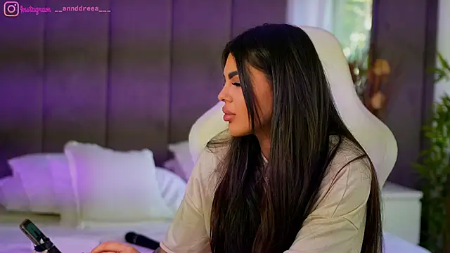 Snapshot of perfectt33n chatting on 10.17.25 perfectt33n online show from 10.17.25