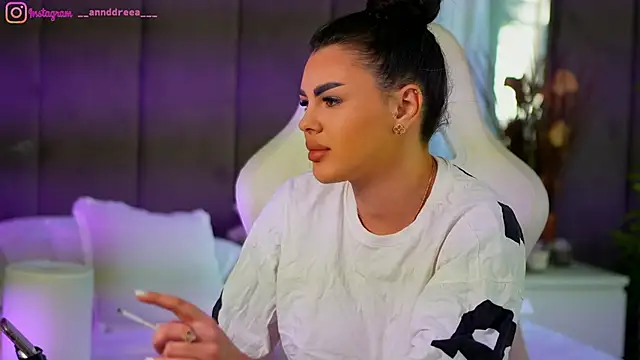 Snapshot of perfectt33n chatting on 10.23.25 perfectt33n online show from 10.23.25