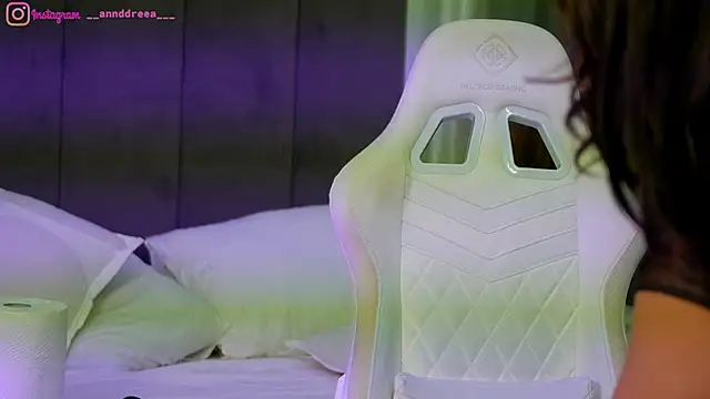 Snapshot of perfectt33n chatting on 10.25.25 perfectt33n online show from 10.25.25