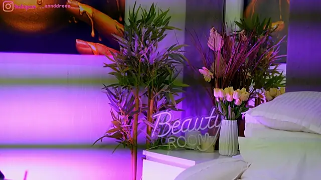 Snapshot of perfectt33n chatting on 10.30.25 perfectt33n online show from 10.30.25