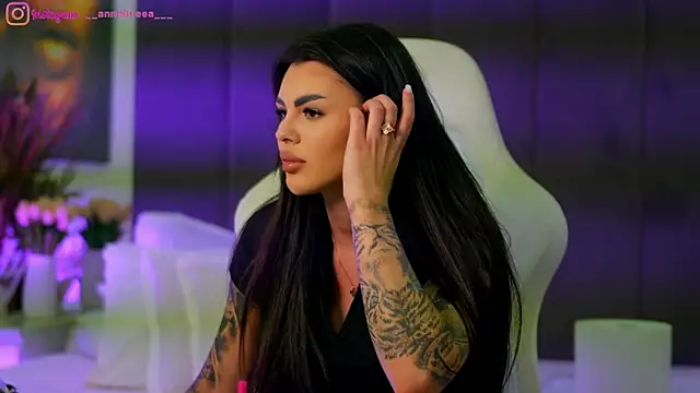 Snapshot of perfectt33n chatting on 11.20.25 perfectt33n online show from 11.20.25