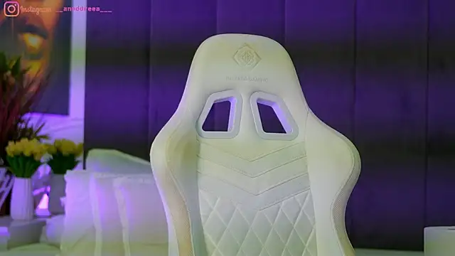 Snapshot of perfectt33n chatting on 11.21.25 perfectt33n online show from 11.21.25