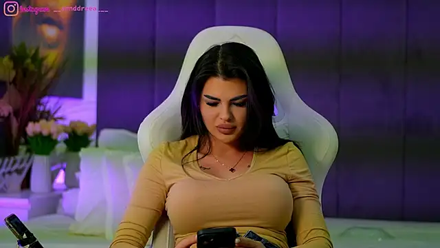 Snapshot of perfectt33n chatting on 11.22.25 perfectt33n online show from 11.22.25