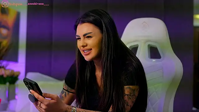 Snapshot of perfectt33n chatting on 12.16.25 perfectt33n online show from 12.16.25