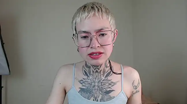 Snapshot of ArrangedFoot chatting on 01.27.25 ArrangedFoot online show from 01.27.25