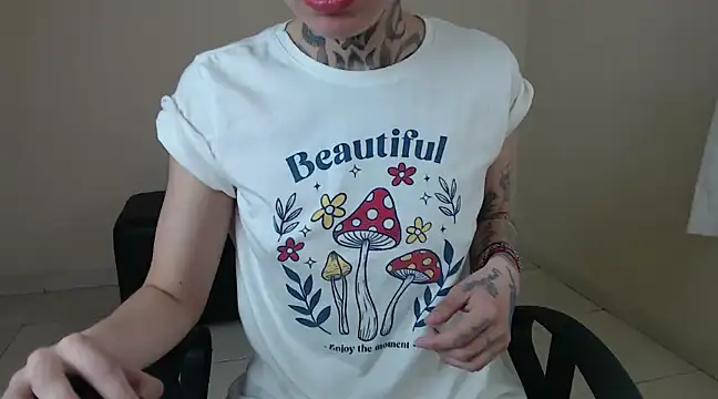 Snapshot of ArrangedFoot chatting on 03.06.25 ArrangedFoot online show from 03.06.25