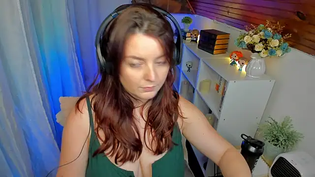 Snapshot of ErinMarshall chatting on 01.29.25 ErinMarshall online show from 01.29.25