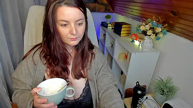 Snapshot of ErinMarshall chatting on 02.12.25 ErinMarshall online show from 02.12.25