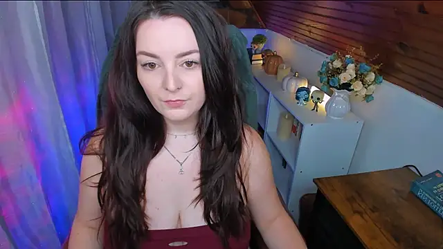 Snapshot of ErinMarshall chatting on 11.26.25 ErinMarshall online show from 11.26.25