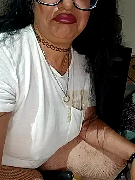 Snapshot of PichyPrettyPussy chatting on 10.24.25 PichyPrettyPussy online show from 10.24.25