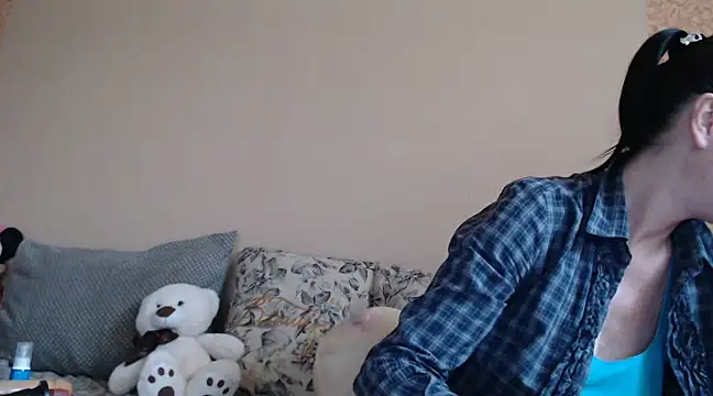 Snapshot of HotDreamm chatting on 02.19.25 HotDreamm online show from 02.19.25