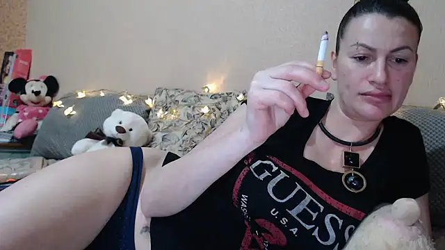 Snapshot of HotDreamm chatting on 02.21.25 HotDreamm online show from 02.21.25