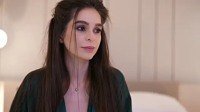 DoviaClaire online show from 02.12.26