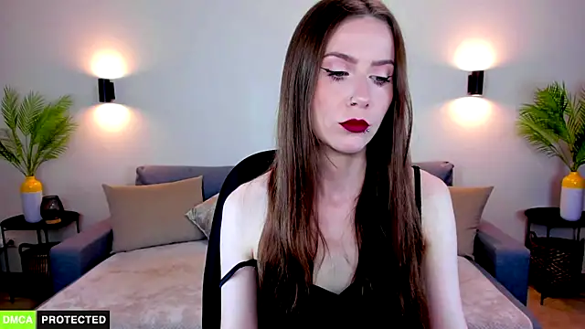 TheWoman   online show from 07.03.26