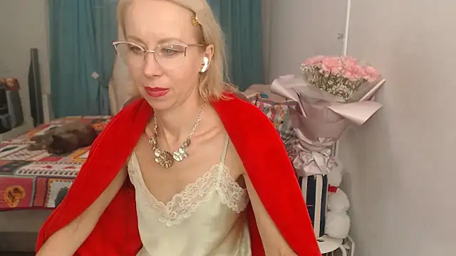 LuxuryNika online show from 10.10.25