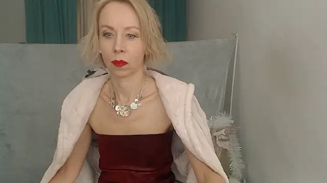 LuxuryNika online show from 01.13.26