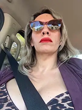 Snapshot of Gatitacarlita chatting on 11.18.25 Gatitacarlita online show from 11.18.25