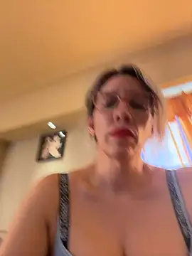 Snapshot of Gatitacarlita chatting on 11.22.25 Gatitacarlita online show from 11.22.25