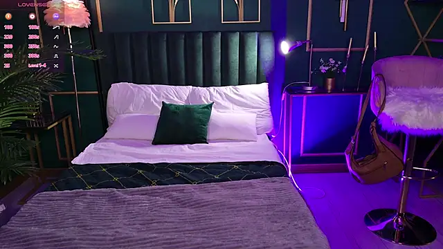 Eille Elfie online show from 11.14.25