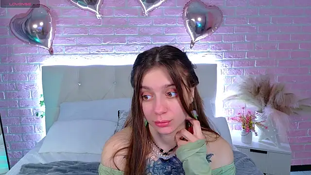 Eille Elfie online show from 11.18.25