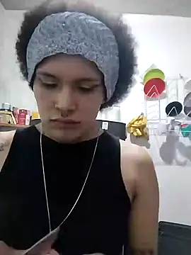Snapshot of LUNAdeMARTE chatting on 12.19.24 LUNAdeMARTE online show from 12.19.24