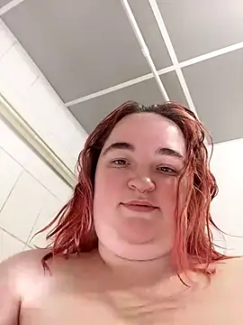 Snapshot of Evelively chatting on 12.24.24 Evelively online show from 12.24.24