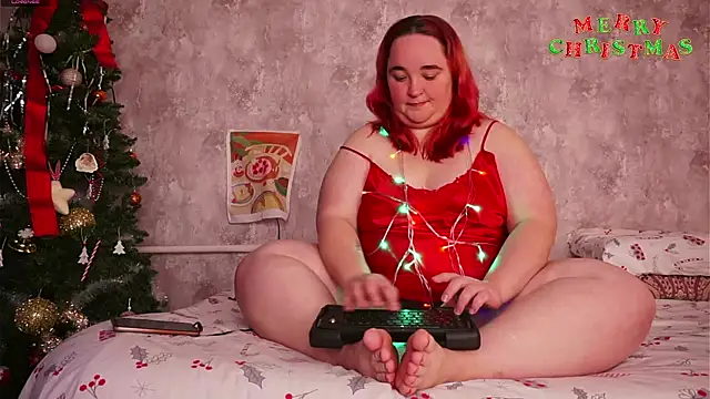 Snapshot of Evelively chatting on 12.24.24 Evelively online show from 12.24.24