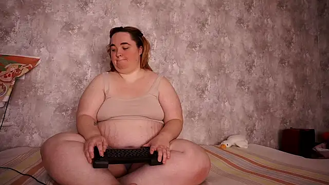 Snapshot of Evelively chatting on 02.23.25 Evelively online show from 02.23.25