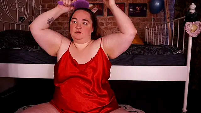 Snapshot of Evelively chatting on 09.30.25 Evelively online show from 09.30.25