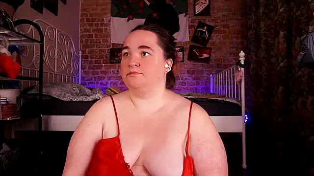 Snapshot of Evelively chatting on 10.10.25 Evelively online show from 10.10.25