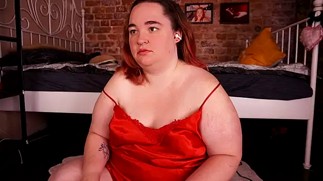 Snapshot of Evelively chatting on 10.12.25 Evelively online show from 10.12.25