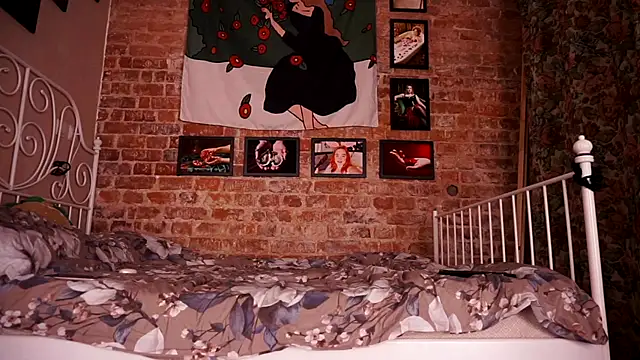 Snapshot of Evelively chatting on 10.24.25 Evelively online show from 10.24.25