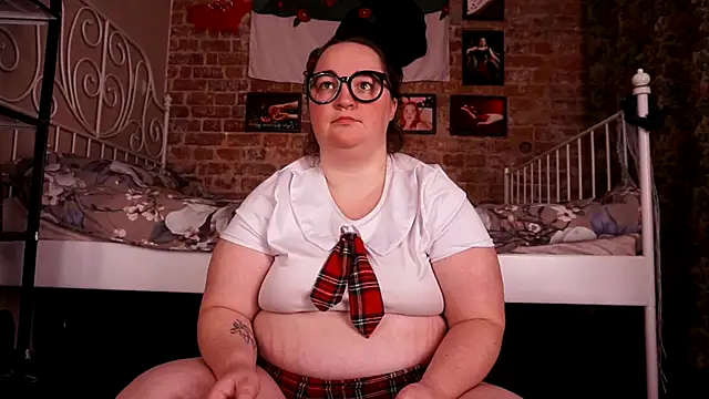 Snapshot of Evelively chatting on 11.02.25 Evelively online show from 11.02.25