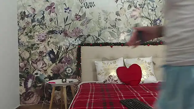 RoseDiamond06 online show from 12.21.25