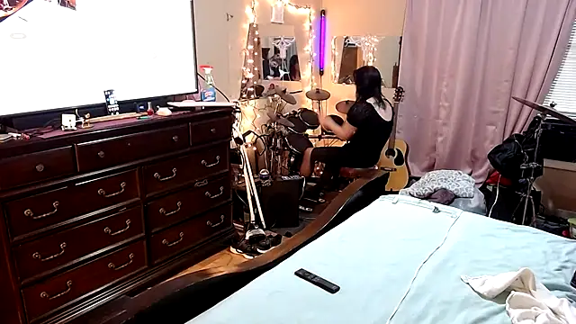 Snapshot of AerobicSleeve chatting on 10.23.25 AerobicSleeve online show from 10.23.25