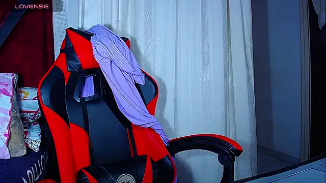 Snapshot of DanisaBrown chatting on 12.05.25 DanisaBrown online show from 12.05.25