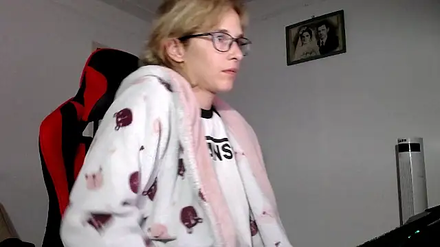 SexxyLety online show from 09.24.25