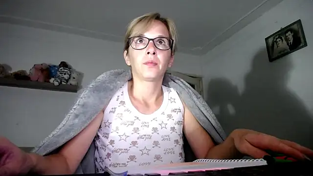 SexxyLety online show from 09.28.25