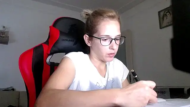 SexxyLety online show from 10.15.25