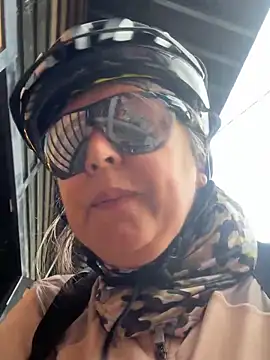 Snapshot of emma_tour chatting on 10.26.25 emma tour online show from 10.26.25