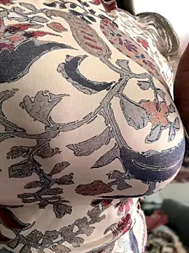 Snapshot of emma_tour chatting on 11.15.25 emma tour online show from 11.15.25