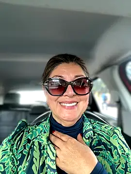 Snapshot of emma_tour chatting on 11.18.25 emma tour online show from 11.18.25