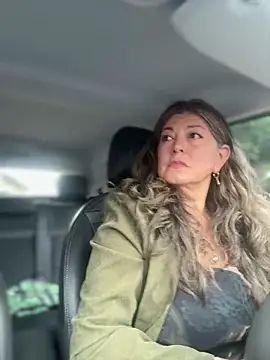 Snapshot of emma_tour chatting on 11.20.25 emma tour online show from 11.20.25