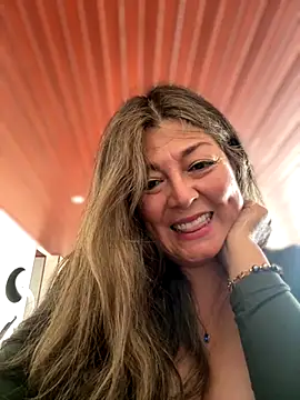 Snapshot of emma_tour chatting on 11.22.25 emma tour online show from 11.22.25