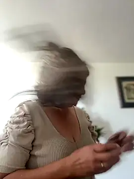 Snapshot of emma_tour chatting on 11.25.25 emma tour online show from 11.25.25